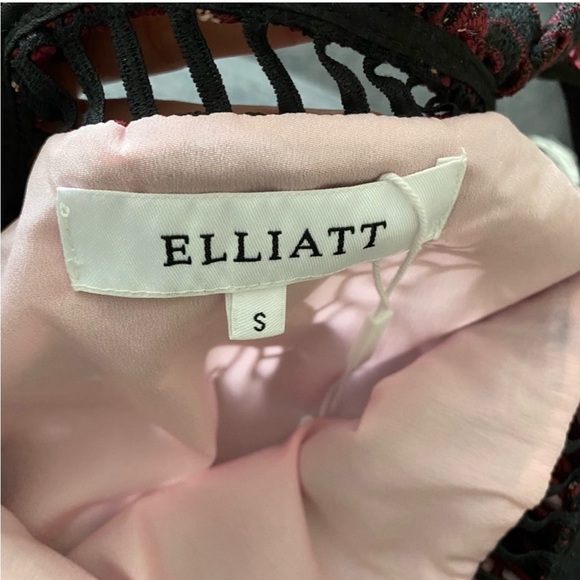 Elliatt Thisbe Appliqué Dress - Picture 6 of 7